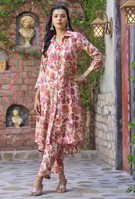 Built with multiple fabric panels stitched together, paneled kurtas offer extra flair and flow witho