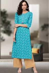 A timeless classic, the straight-cut kurta falls parallel to the body and creates a sleek, elegant s