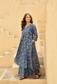 Named for its "A" shape, the A-line kurta flares out from the waist or bust, offering a flowy, femin