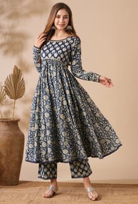 Brimming with volume, flared kurtas add drama and movement with every step. Whether it’s a simple fl