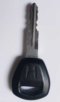 Cheie auto manuală, fără telecomandă, folosită la vehicule cu sistem clasic