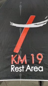 Payung promosi polos golf hitam silver KM 19 detail gambar