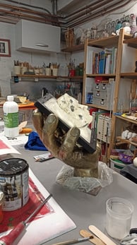 Sculpture de Narcisse terminée et exposée dans l'atelier d'artiste Lode