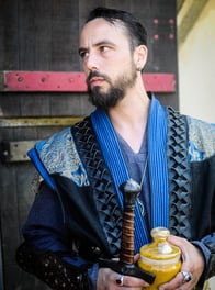 Création unique et sur mesure pour un costume de fantasy pour le GN bleu et noir