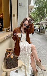 Vestido de encaje con botines