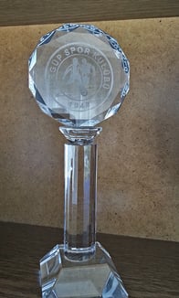 Spor kulübü Bşk. tarafından verilen plaket