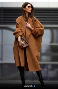 LOOK ELEGANTE COM SOBRETUDO DE LÁ BEGE