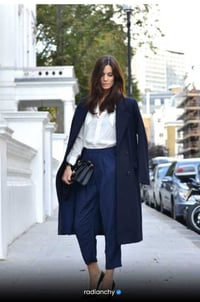 LOOK ELEGANTE COM SOBRETUDO MARINHO