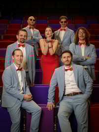 chanteur chanteuse musiciens orchestre guitariste saxophone groupe musique music band cinéma diva show orchestra