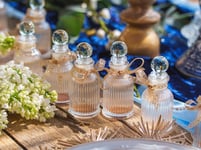 flacons parfum paillettes fleurs flowers mariage baptême wedding planner celebration fête noeuds rubans décoration table