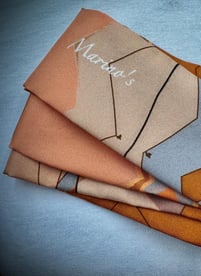 Marino's - accessoire mode - twilly - petite écharpe - motif géométrique - look tendance et lumineux