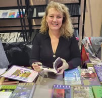 Sophie Stern en dédicace, livre de nouvelles, Salon de la revue, Paris, Espace des Blancs Manteaux