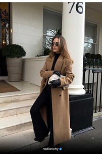 LOOK ELEGANTE COM SOBRETUDO BEGE