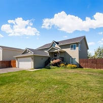 Professional photography of the front of a house.