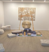 atelier soin sonore à Nantes. Gong, bols tibétains, tambour chamanique, relaxation profonde avec Christophe Meunier, énergéti