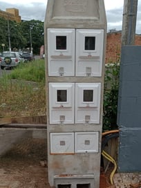 Poste de luz tres ou quatro medição trifasico bifasico monofasico
