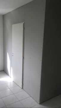 Fermeture des cloisons : finitions soignées