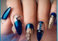 Faux ongles bleu et doré, tendance, pas cher, cadeau idéal.