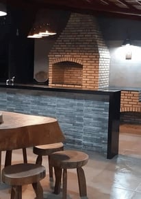 Construção de chalés rústicos para lazer e descanso com conforto e qualidade.