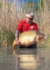 Karpių žuklė ir varžybos ilgio ežere su Renmar Baits Red Fish boiliais