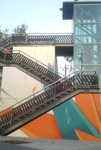 Graffiti mural con diseño 3d para instalación del ayuntamiento de Cerdanyola arte urbano spray