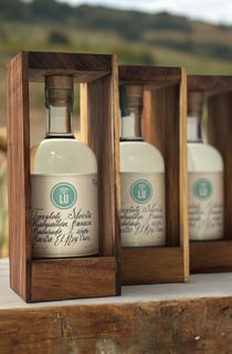 Botellas de mezcal Tepextate Silvestre de Lu Mezcal