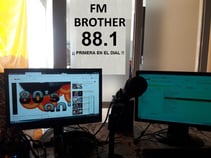 estudio de Fm Brother 88.1 de Rafaela
