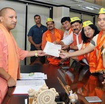 natwar goyal with chief minister Yogi