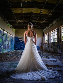 Robe de mariée dans un lieu urbex Trash The Dress