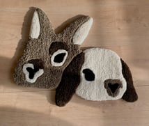portrait de deux lapins en tufting, tapis en laine