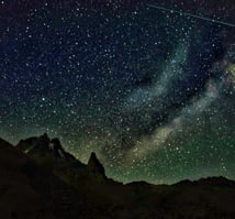 Dal Monte Kenya, in primo piano la spettacolare Via Lattea. Emisfero Australe.