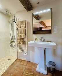 terre-cuite-salle-de-bain