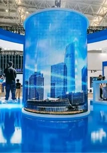 إضاءة متقنة وخامات فاخرة في تصميم بوث عرض بمعرض تجاري إضاءة معارض، تصميم بوث