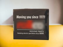Corrugated folding carton for moving parts