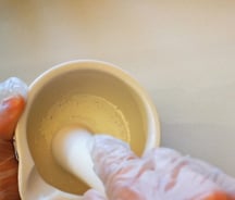 Deine Muttermilch professionell konserviert und zu Pulver verarbeitet.