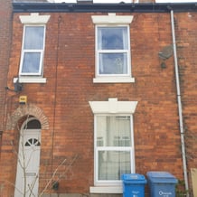 After photo of a house brick wall in Hull with all salt stains professionally removed, revealing clean, natural brickwork