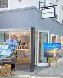 Galeriebesitzer in Überlingen am Bodensee zeigt limitierte Seebilder-Kollektion