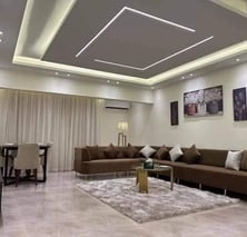 ديكورات مجالس رجال -معلم دهانات الدمام-كراسي خشبية داخل صالة