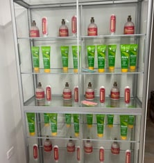 Productos naturales post depilación: gel de aloe vera y exfoliante con ingredientes naturales