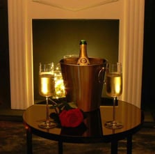 cheminée pour experience romantique dans un logement love room en bretagne