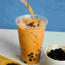 pouring bubble tea