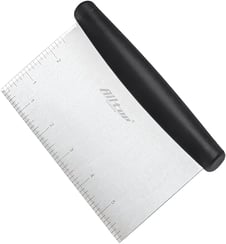 Bench scraper or cake smoother