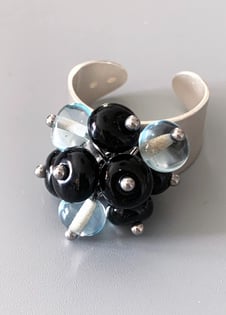 bague pépites de verre Noir et bleu cristallin