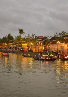 hoi-an-fiume-thu-bon-luminoso