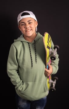 Ensaio Fotográfico Taty Pacheco Pessoal Menino Segurando Skate