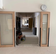 Porte en bois faite par Laroux Menuiserie