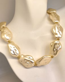 a necklace with pearls and pearls on it