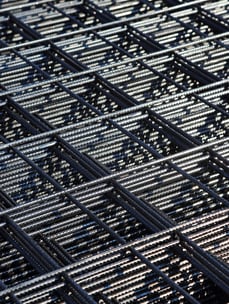 Betonarme yapılarda kullanılan, çelik hasır kaynak makineleriyle üretilmiş güçlendirilmiş panel