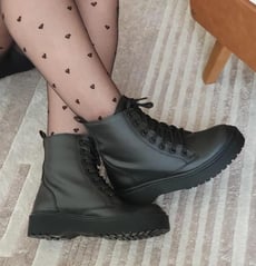Bota Coturno Oadsey Feminino Cano Medio Sola Reta Tratorada Cadarço Mulher Fashion - Preto