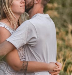 photographie de couple en extérieur à Guichen, Guignen, Baulon, Lassy